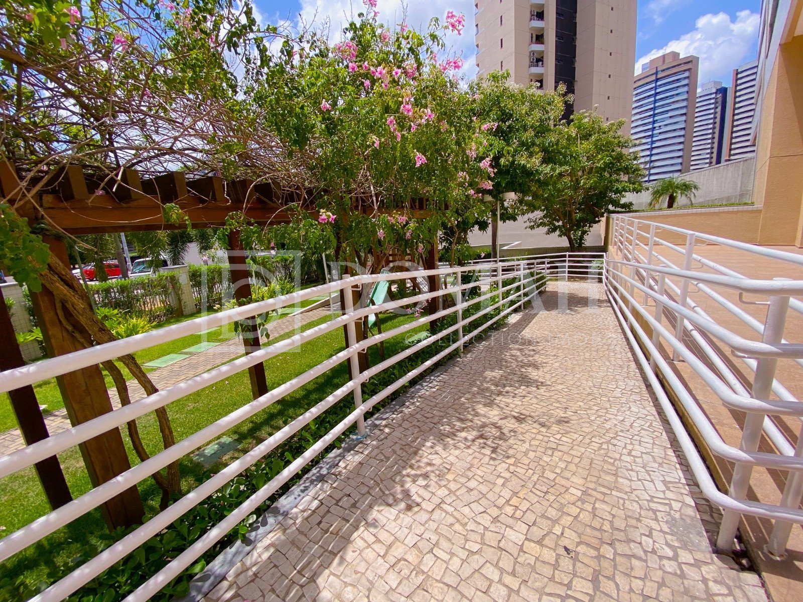 Foto 19 do imóvel Apartamento Exclusivo Frente à Praça no Parque Del Sol | 73 m² - Portal de Ávila