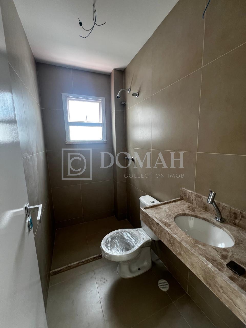 Foto 16 do imóvel Casa Duplex em Condomínio no Eusébio com três suítes