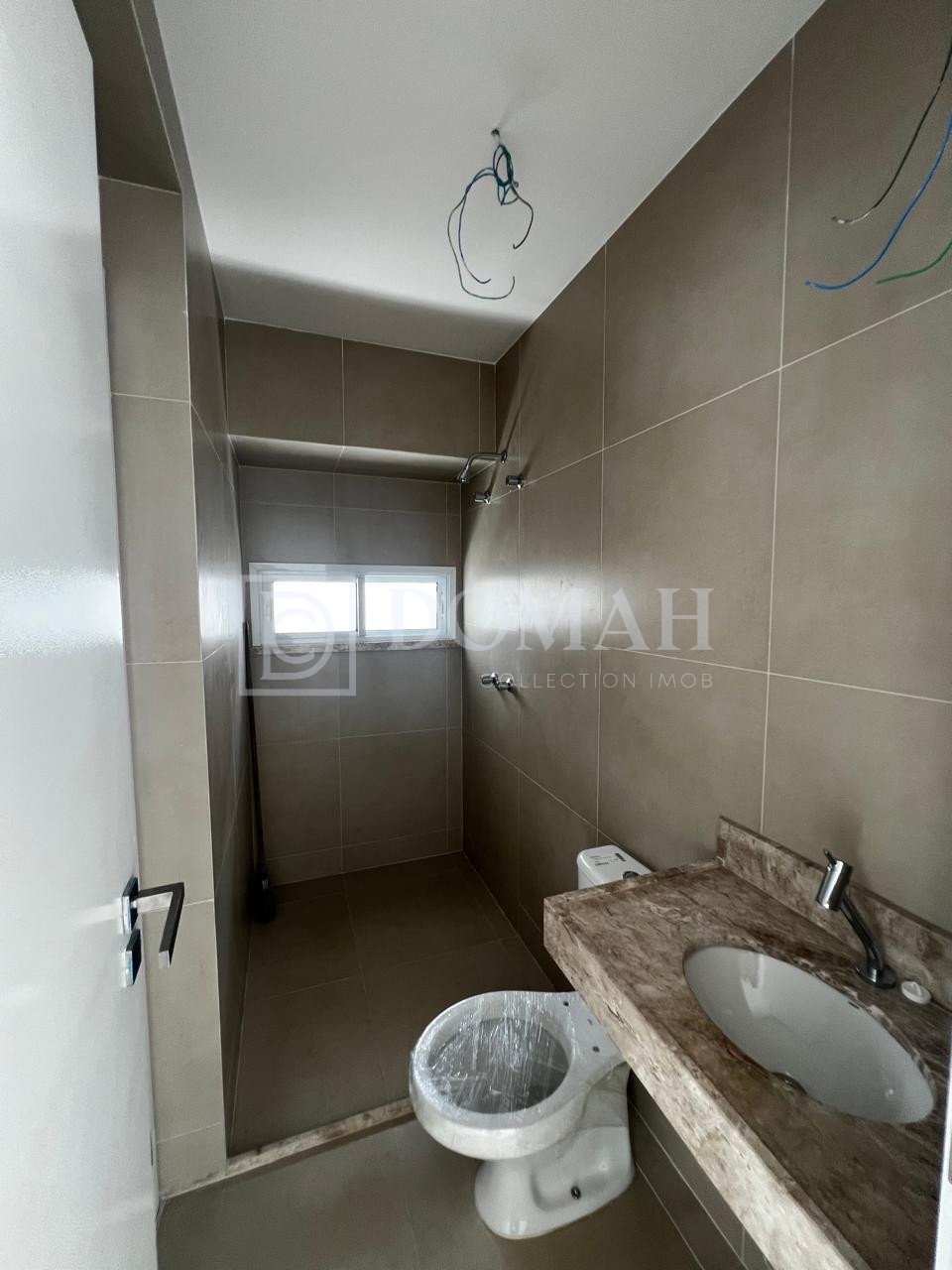 Foto 20 do imóvel Casa Duplex em Condomínio no Eusébio com três suítes